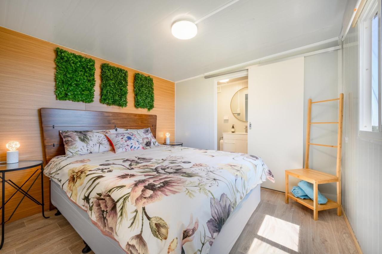 Cosy Cabin To Stay Even Better Than Glamping Pukekohe Bagian luar foto