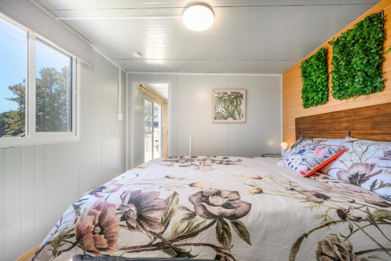Cosy Cabin To Stay Even Better Than Glamping Pukekohe Bagian luar foto