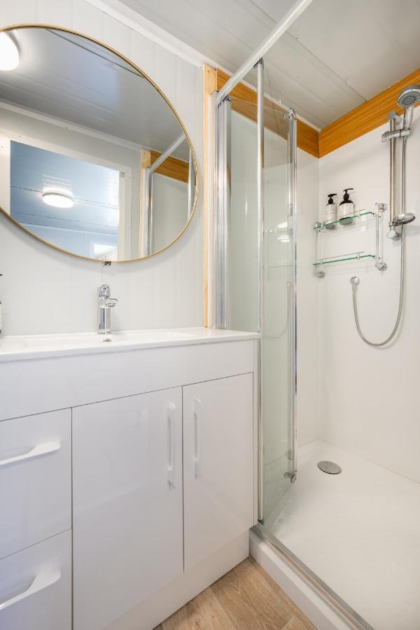 Cosy Cabin To Stay Even Better Than Glamping Pukekohe Bagian luar foto