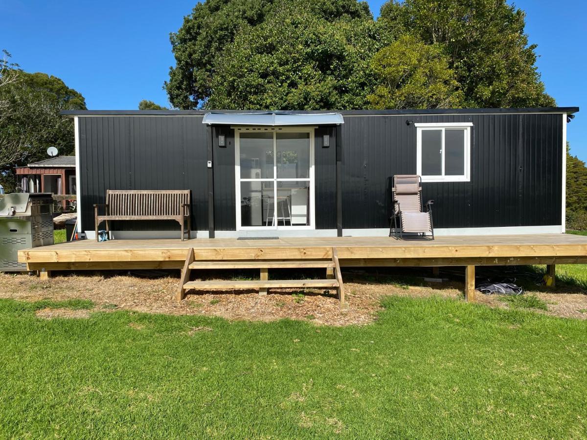 Cosy Cabin To Stay Even Better Than Glamping Pukekohe Bagian luar foto